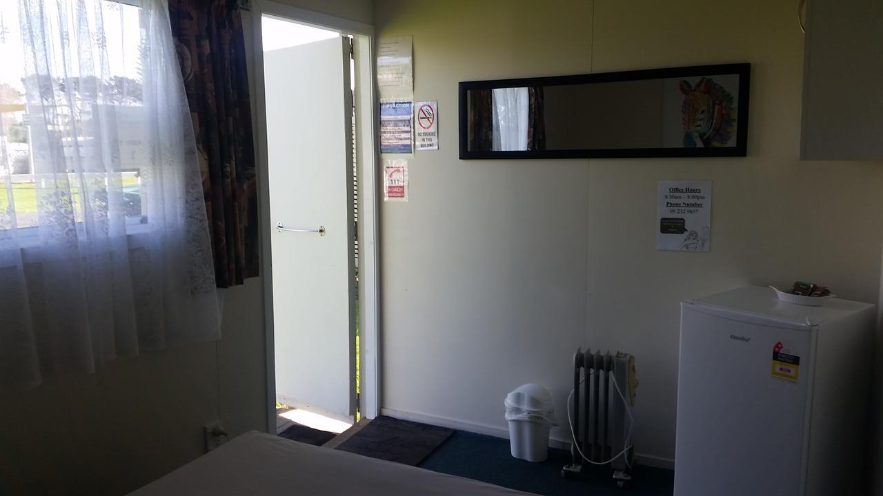 Port Waikato Holiday Park Exterior foto